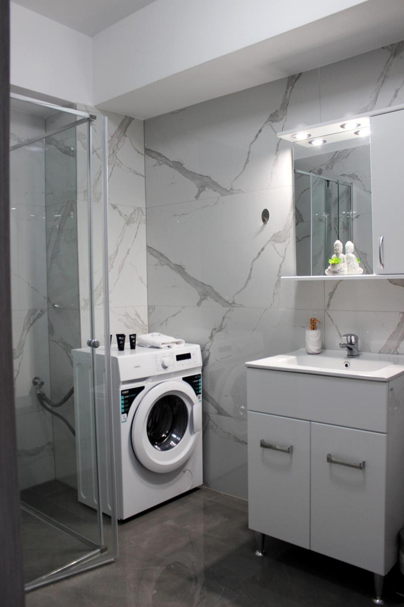Cozy Apartments In Centre Of Suceava Near Kaufland And University Екстер'єр фото